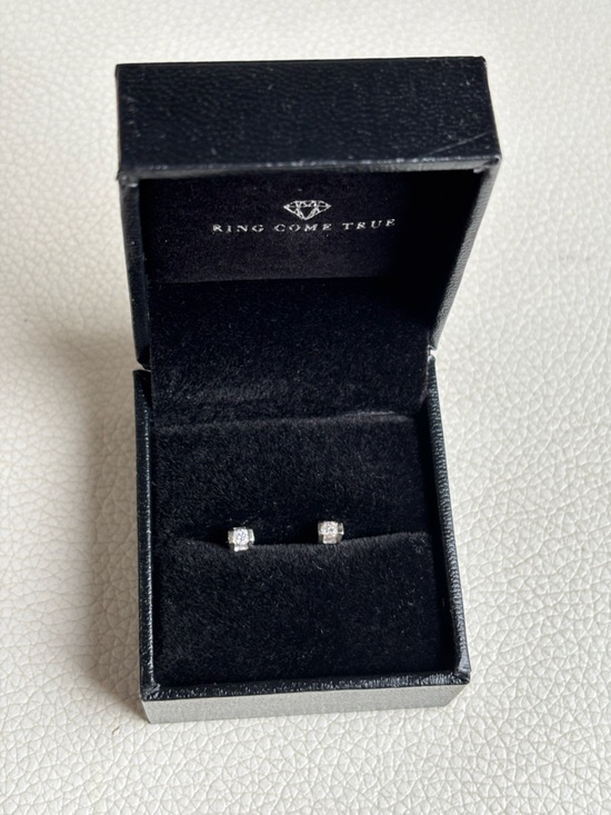 Jewelry - 14k White Gold Diamond Stud Earrings